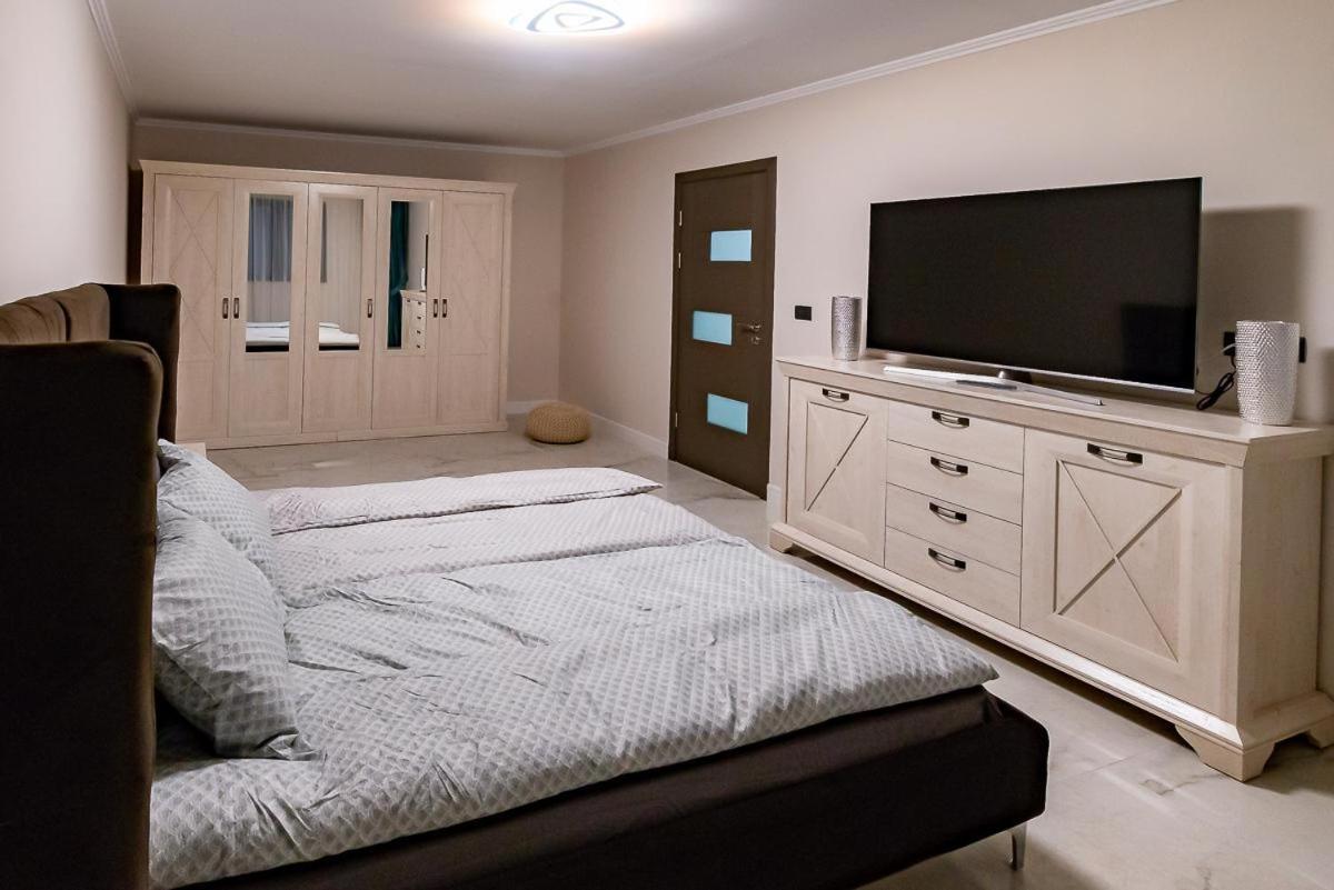 Moky Rezident 2 Apartment Arad Ngoại thất bức ảnh