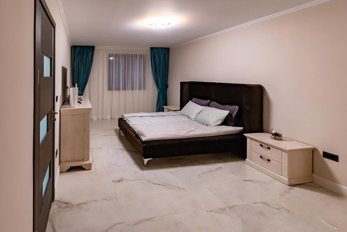 Moky Rezident 2 Apartment Arad Ngoại thất bức ảnh