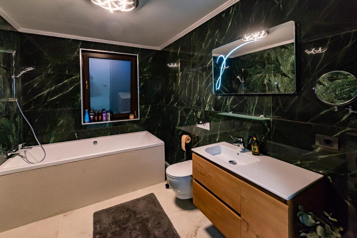 Moky Rezident 2 Apartment Arad Ngoại thất bức ảnh