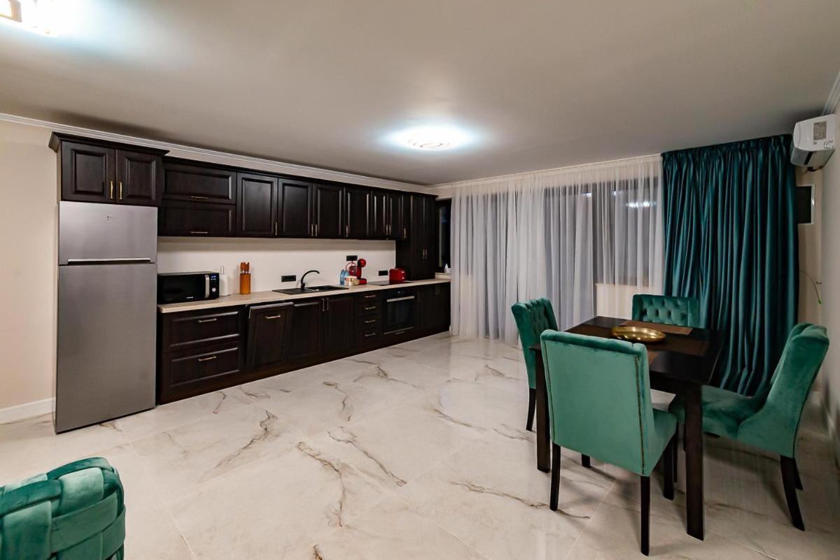Moky Rezident 2 Apartment Arad Ngoại thất bức ảnh
